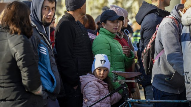 Петима души са ранени при руски обстрел срещу хуманитарен пункт