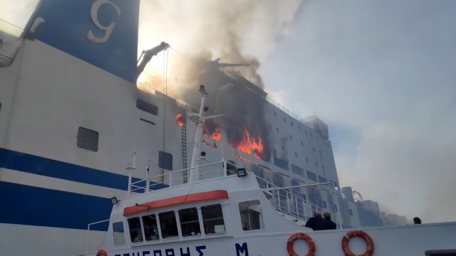 8 българи са в неизвестност след пожара който избухна на