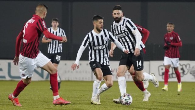 Димитър Илиев в 53 тата минута от дузпа и Георги Минчев