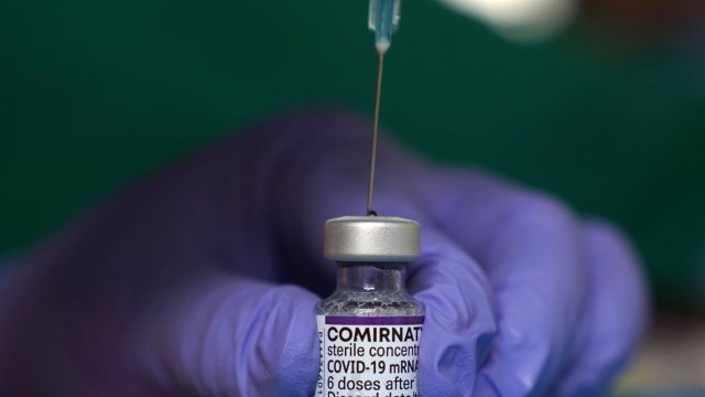 Напълно ваксинирани също могат да се заразят с Ковид 19 или