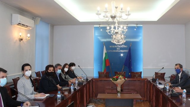 Министърът на здравеопазването проф. Асена Сербезова проведе среща с представителите