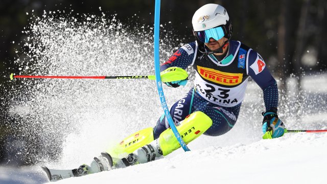 Българският скиор Алберт Попов е дал положителна проба за Ковид 19