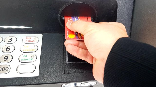 Двама българи са обвинени в Гърция за участие в престъпна