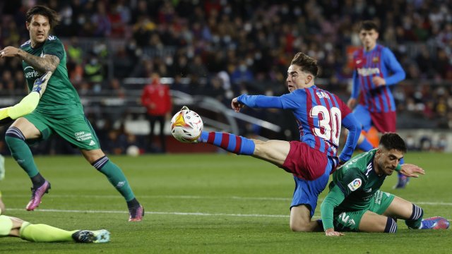 Барселона разби с 4 0 Осасуна на Камп Ноу и отново