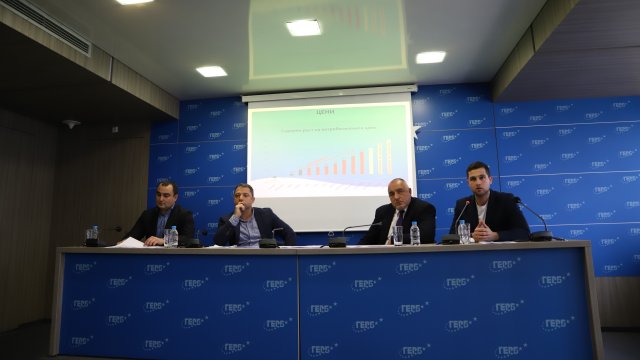 Българите обедняват и бизнесите фалират Искаме спешни и адекватни мерки