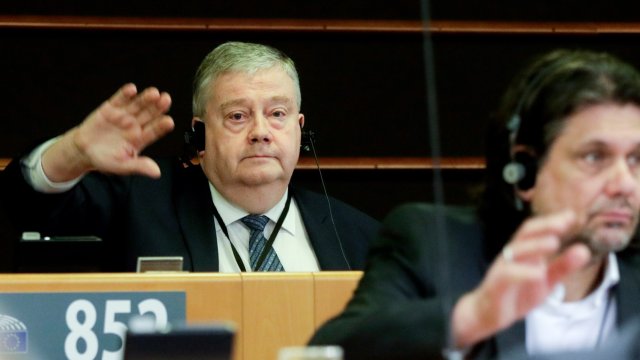 Белгийските власти са арестували в петък евродепутата Марк Тарабела, който
