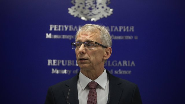 Ако няма нова епидемична вълна тази учебна година ще завърши