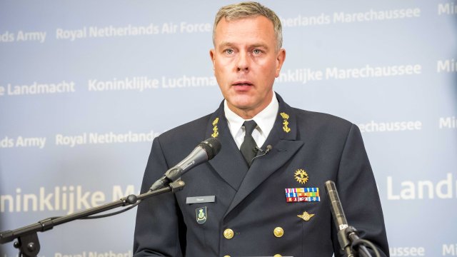 Продължава визитата на председателя на Военния комитет на НАТО адмирал Роб