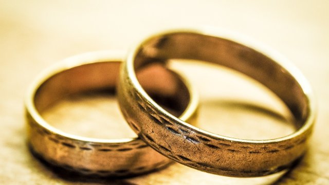 Съпруг от Флорида намери изгубения брачен пръстен на съпругата си