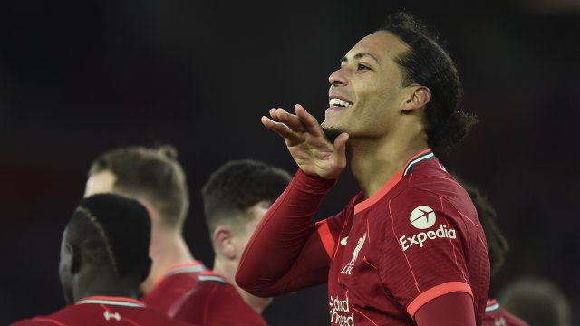 Ливърпул размаза с 4 0 Саутхямптън и се доближи само на