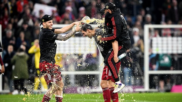 Байерн Мюнхен продължи доминацията си в Бундеслигата и след домакинско