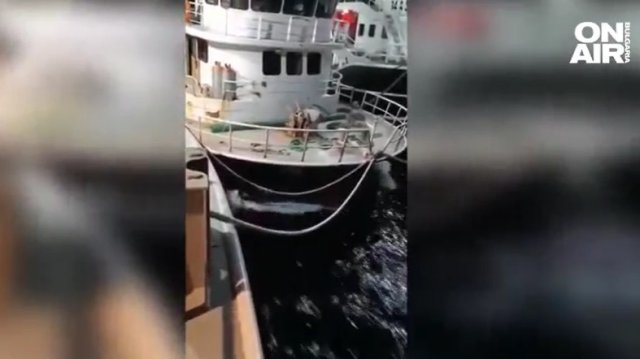 Турски риболовен кораб се удари в дрейфаща мина в Черно