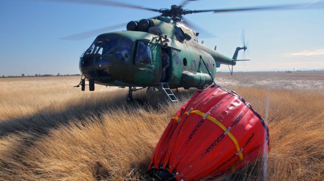 Трети пореден ден продължава борбата с огъня на полигонa Ново