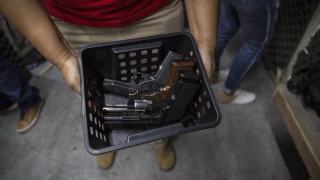 Губернаторът на щата Ню Йорк Кати Хочъл подписа няколко закона