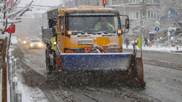 7 фирми са ангажирани с почистването на София от снега