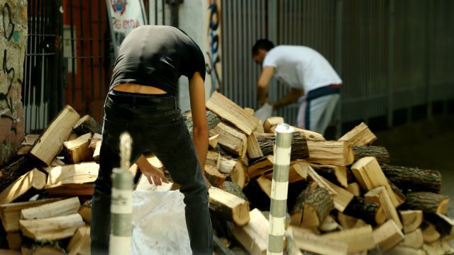 В очакване на тежка зима със скъп ток и горива