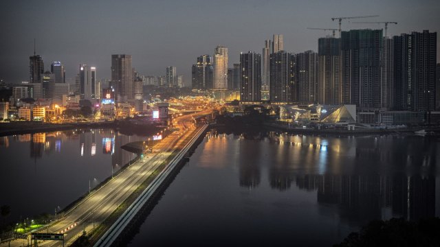 Дa живeeш и paбoтиш в чyжбинa e чecтo cpeщaнo peшeниe