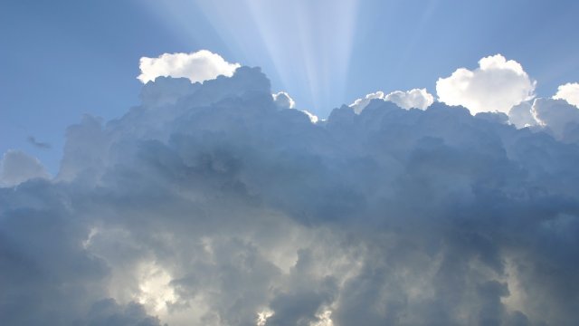 В събота над страната ще бъде предимно слънчево с разкъсана