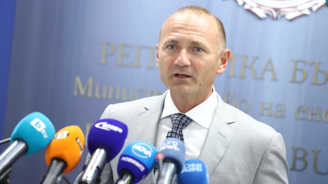 България ще вземе само един от договорените от предишното правителство