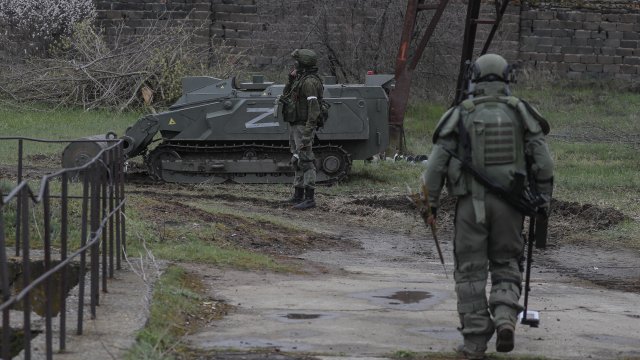 Един от руските военни отказал да воюва в Украйна и бащата