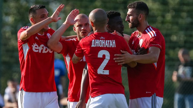 Защитниците на ЦСКА Мено Кох и Росен Маринов твърдо пропускат