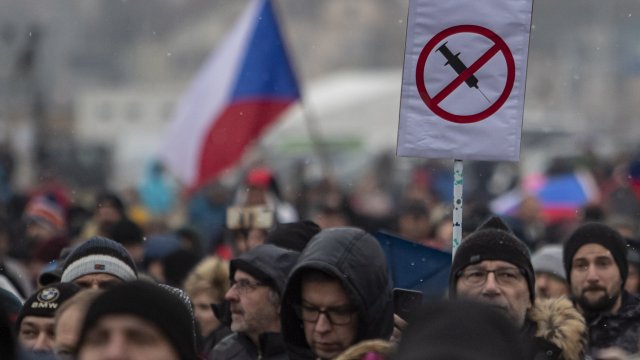 Няколко хиляди чешки пожарникари полицаи и служители на спасителните служби