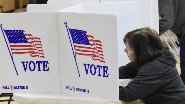 Според първите екзитполове от днешните междинни избори за Конгрес в