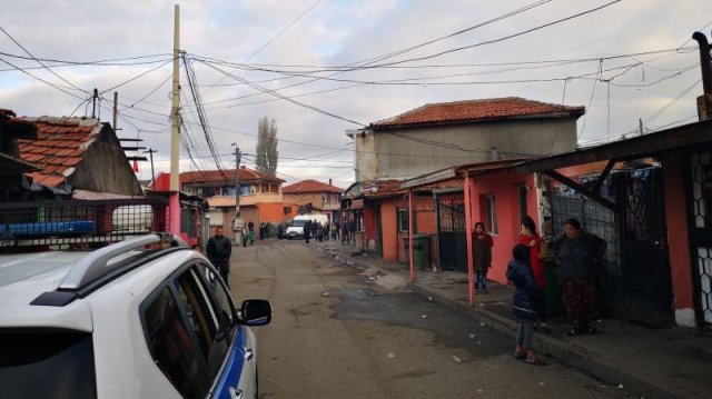 Задържаните са използвали финансовата зависимост на свои съкварталници като обещавали