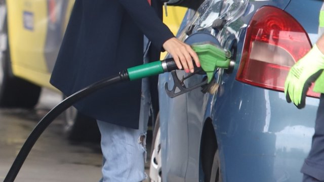 Депутатите отмениха отстъпката от 25 ст за горивата от 1