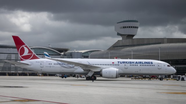 Турската авиокомпания Turkish Airlines отменя над 200 полета планирани за