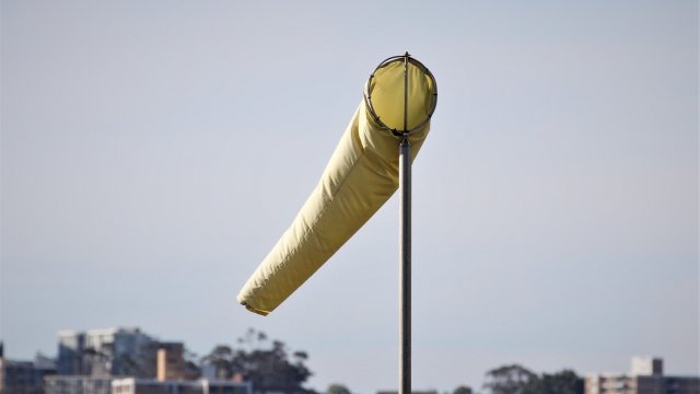 Във връзка с прогнозата за силен вятър днес 17 януари