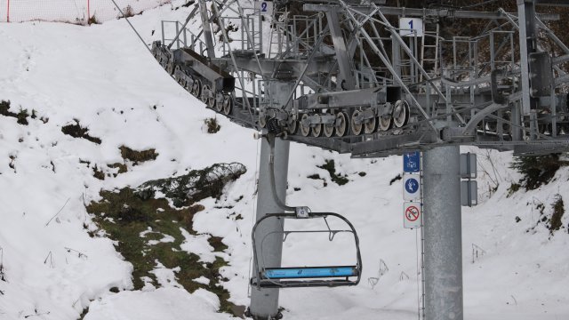 Първи сняг падна на Боровец Днес следобед хижа Ястребец съобщи