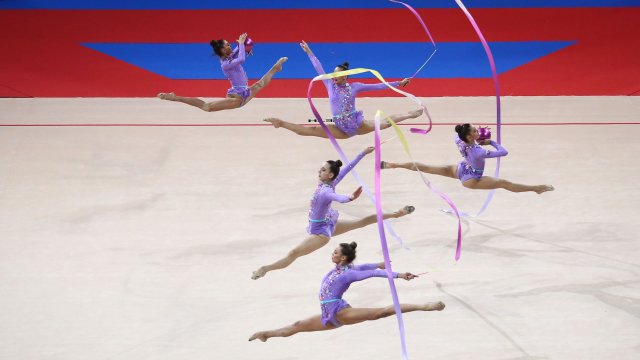 Българският национален ансамбъл по художествена гимнастика е шампион в многобоя