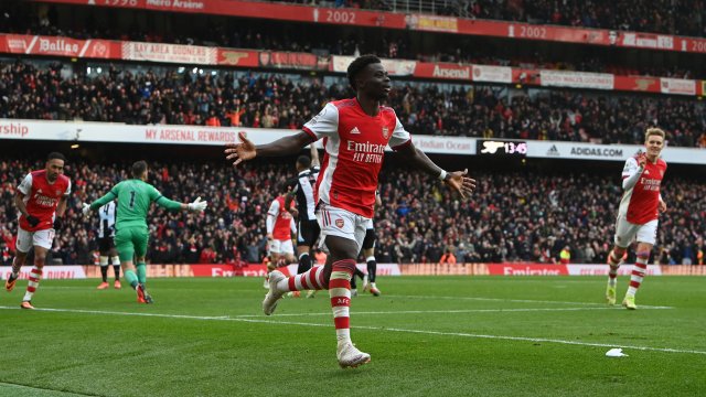 Арсенал победи с 2 0 Нюкасъл в първия мач от 13 ия