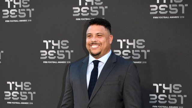 Коронавирусът не подмина и Феномена Легендарният нападател на Бразилия Роналдо