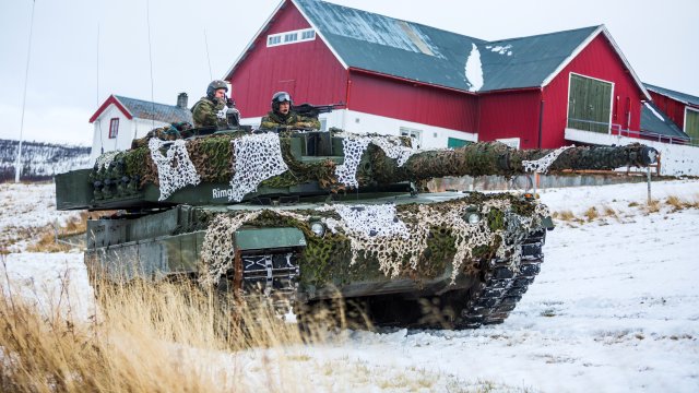 Снимка: Норвегия изпраща 8 броя "Леопард 2" и 4 специални танка към Украйна