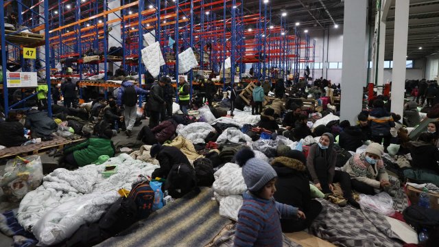 Виктор Лискович наблюдава всичко това със задоволство Той е депутат