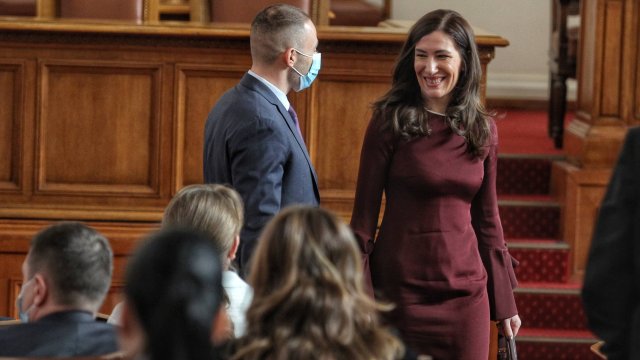 Средната работна заплата в страната твърдо върви нагоре Това сочат