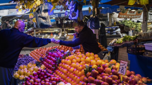 Турският финансов министър призова местните производители и търговци на дребно