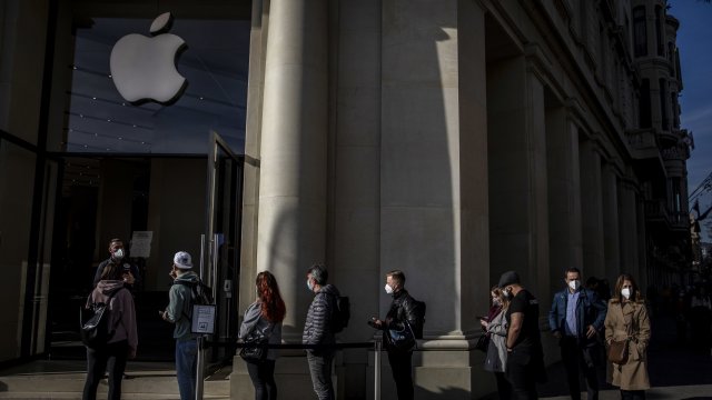 Apple е спряла продажбата на свои продукти чрез Apple Store