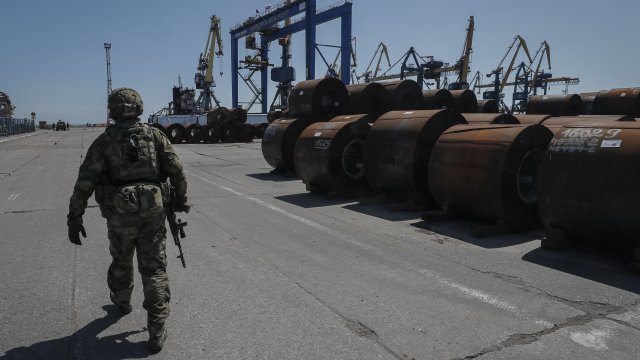 Украинските бойци които завзеха Азовстал предложиха да обменят цивилни граждани