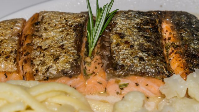 Как се храните преди настъпването и по време на месечния