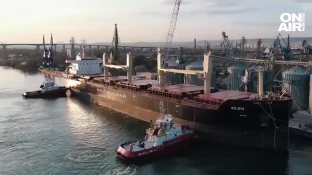 Четирима български моряци от кораба Рожен се прибраха във Варна