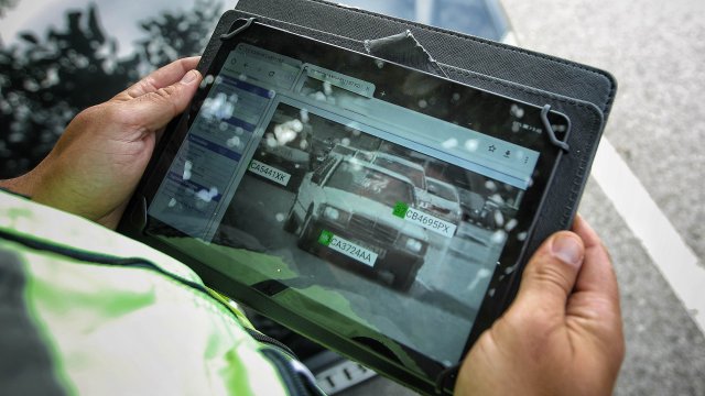 Съдът пусна под гаранция 18 годишното момиче което помля 5 коли