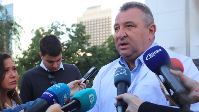 Продължава лечението на мъжа който е настанен в Пирогов след