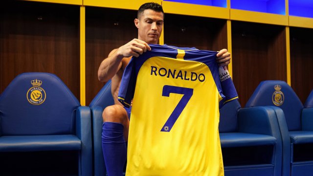 Кристиано Роналдо ще трябва да изчака за своя дебют тъй