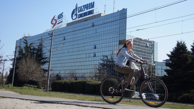 Представители на европейски регулаторни служби са влезли в офиси на