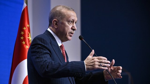 Турският президент Реджеп Тайип Ердоган преследва вестник Димократиа и иска