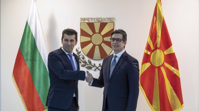 Необходимо е връщане на доверието между двете правителства което ще