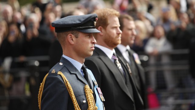 Създателите на The Crown представиха премиерния епизод от петия сезон